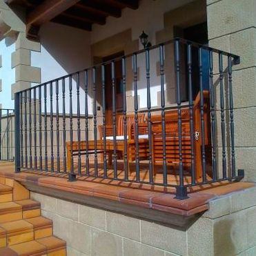 Carpintería Metálica y Cerrajería Ugarte balcón con baranda de metal